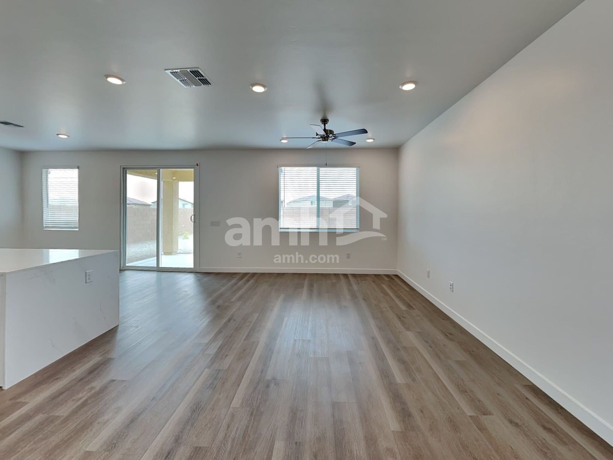 Building Photo - 6216 W Calle Lingo
