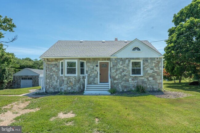 Building Photo - 75 Reeder Ave