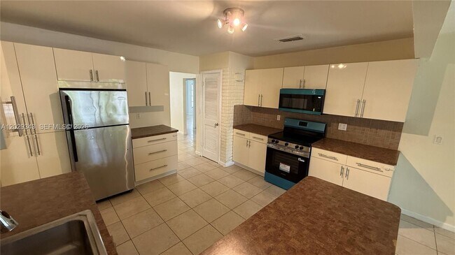Building Photo - 3199 Coral Hills Dr