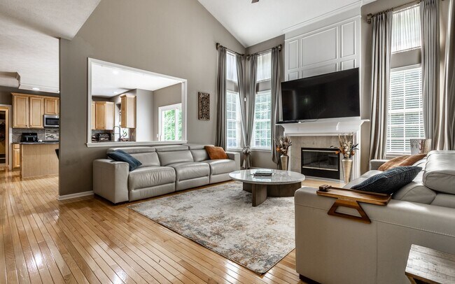 Building Photo - Spacious 5-Bed Home with In-Law Suite, Fin...