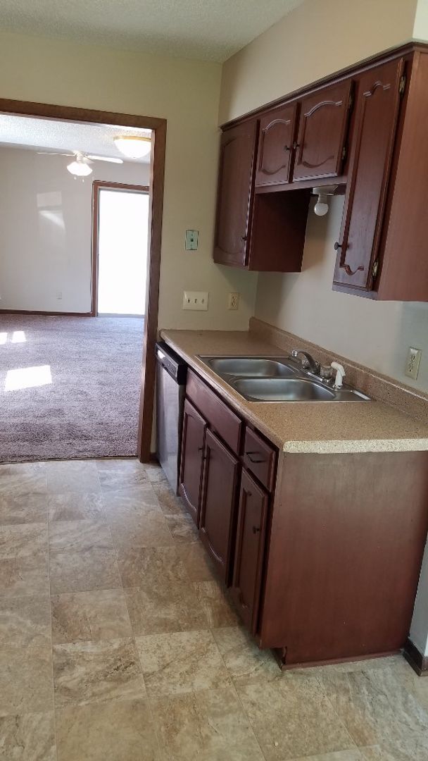 Building Photo - 8510 W Maple St