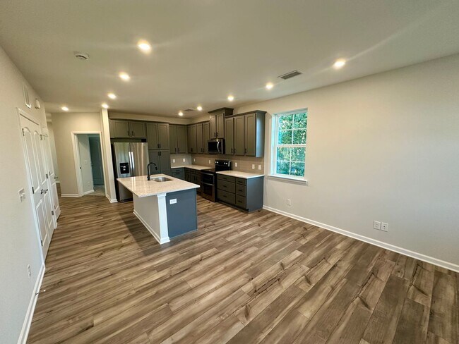 Building Photo - Lakefront living in Sherril's Ford