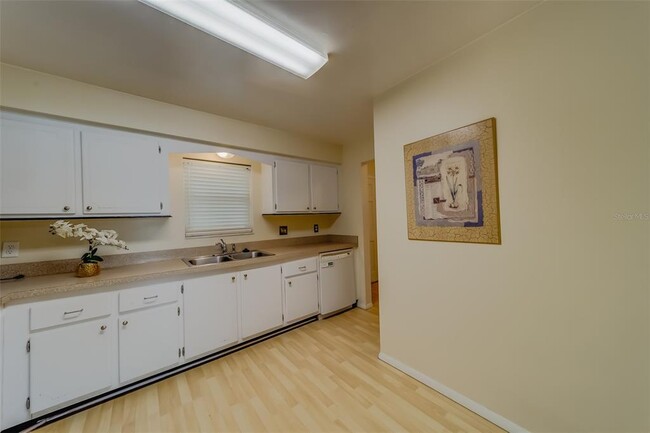 Building Photo - 1706 Belleair Forest Dr