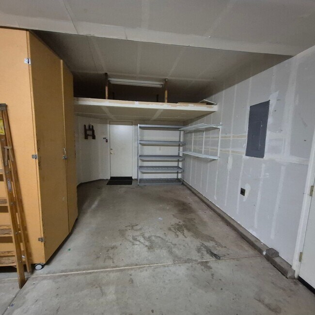 Building Photo - Excellent single story floor plan, nice area of Elk Grove