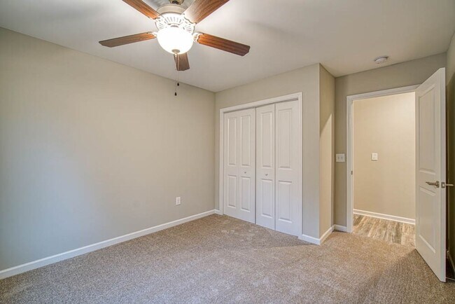Building Photo - Craftsman Style Home in Greer