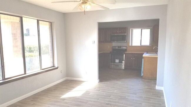 Building Photo - 5608 Emrose Cir