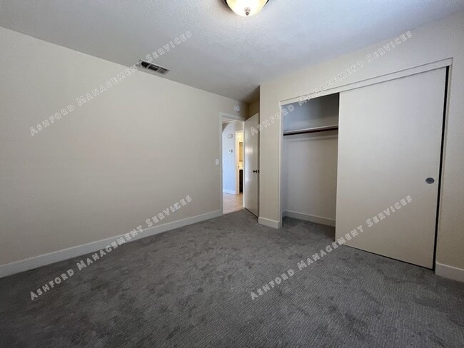 Building Photo - BEAUTIFUL 3 BEDROOM 2 BATHROOM HOME IN PEORIA