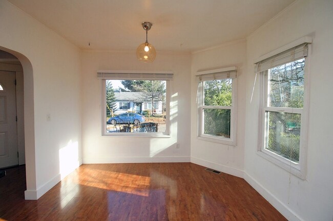 Building Photo - 1005 NE 58th Ave