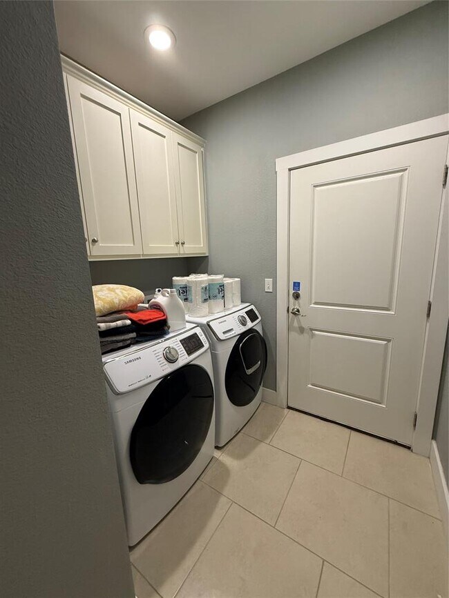 Building Photo - 410 Summit Ridge Dr N