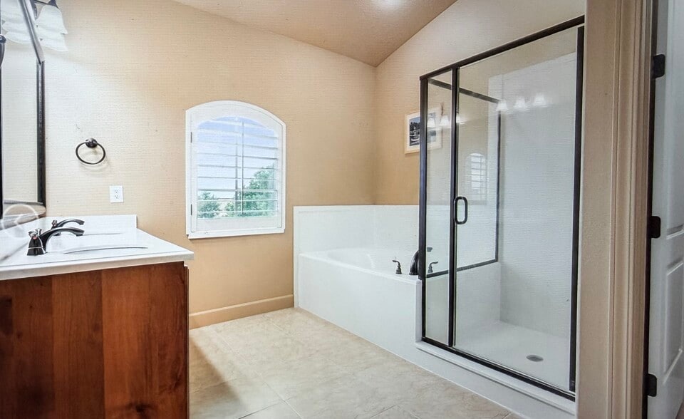 Building Photo - 930 N 980 W