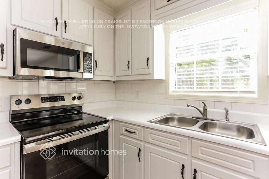 Building Photo - 220 Lake Valley Dr SW