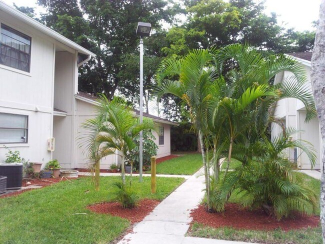 Primary Photo - Spacious 2 bedroom 2 bath very private villa