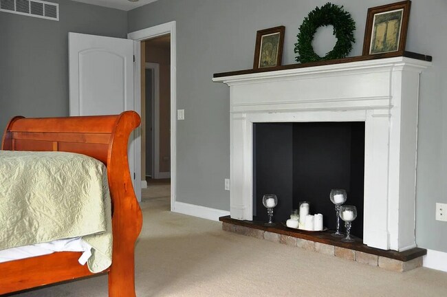 Building Photo - 4627 Sunburst Dr