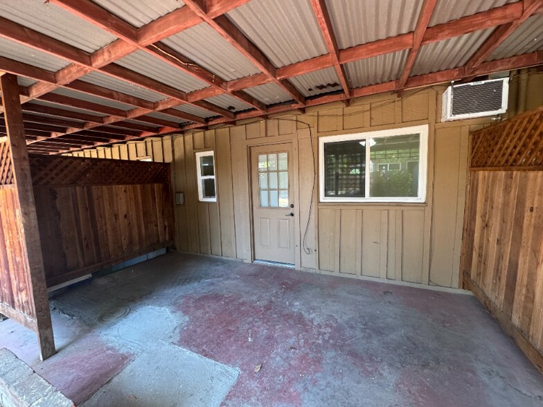 Building Photo - 723-729 N Ferger Ave