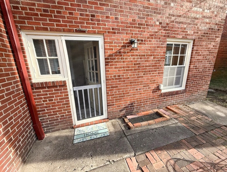 Building Photo - 3919 Beech St