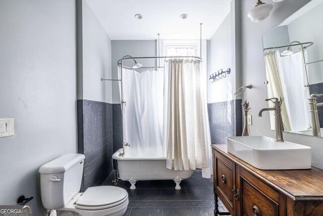 Building Photo - 692 Myrtle St NE