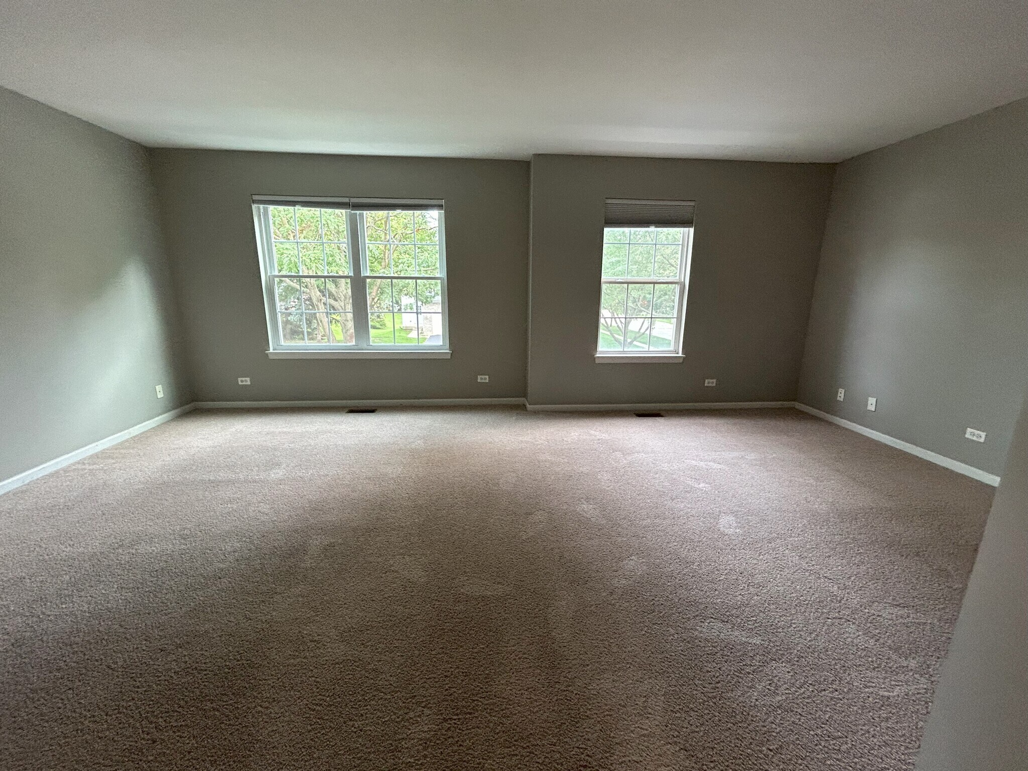 Building Photo - 707 Red Oak Ct