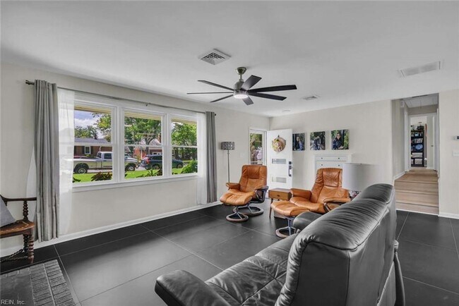 Building Photo - 13 Wendfield Cir