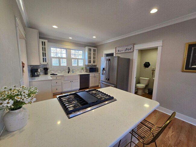 Building Photo - NEW LISTING!!!!!