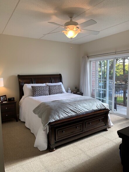 Master bedroom/balcony - 405 S Creekside Dr