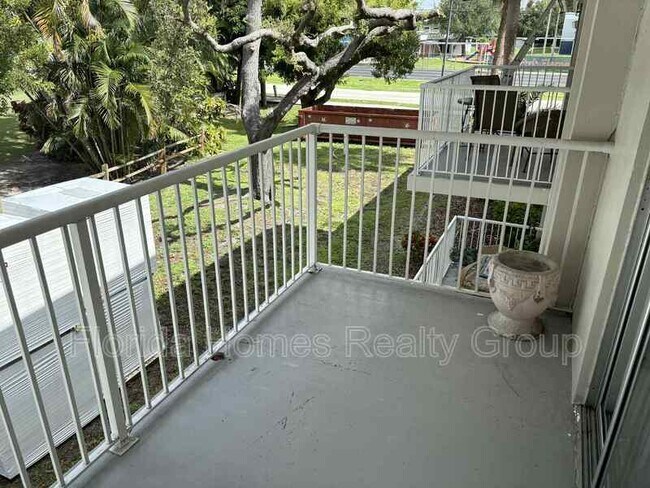 Building Photo - 1830 Maravilla Ave