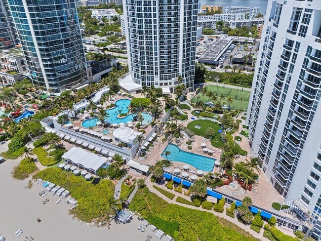 Building Photo - 18101 Collins Ave
