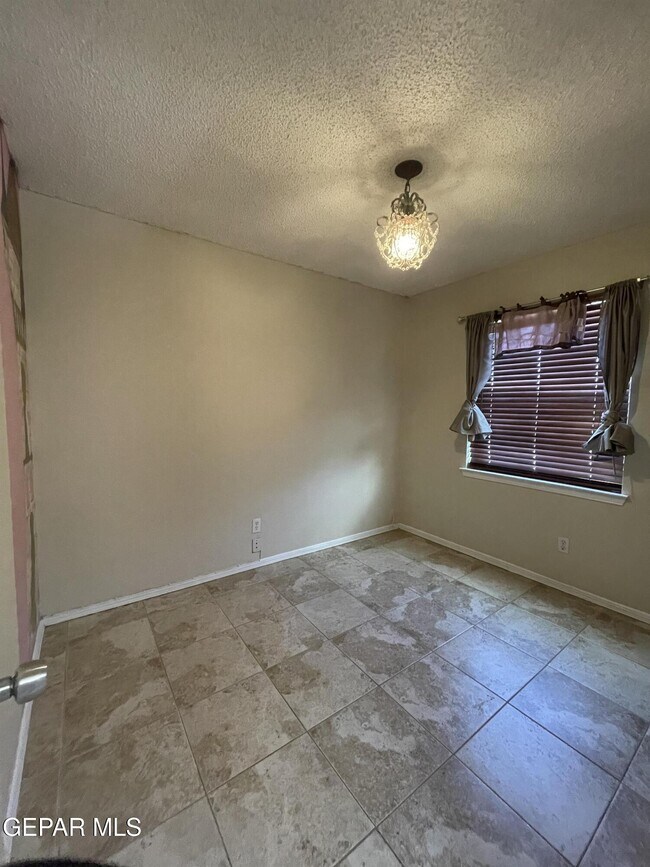 Building Photo - 5432 Thornridge Cir