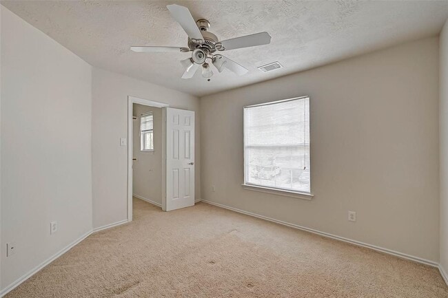 Building Photo - 22 Wickerdale Pl