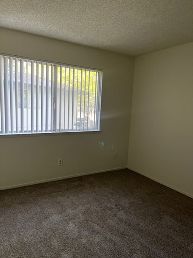 Building Photo - North Davis condo