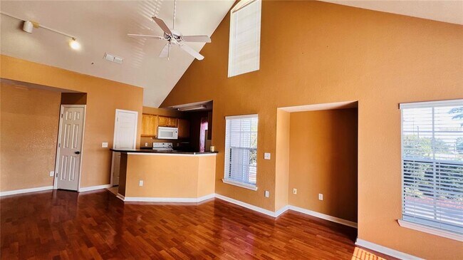 Building Photo - 9165 Lee Vista Blvd