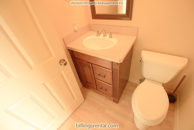 Building Photo - 32 Shadow Pl