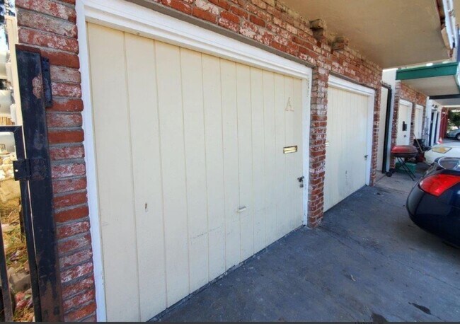 Building Photo - 7449 -