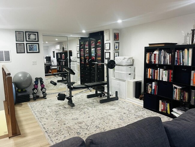 Building Photo - 3179 Bryant St