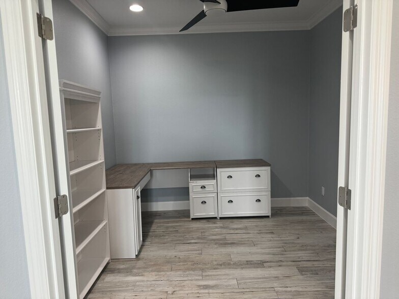 Building Photo - 432 Good Life Wy