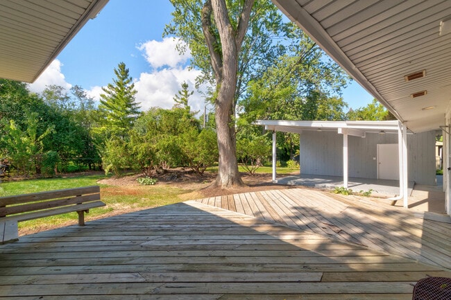 Building Photo - 334 Russet Ln