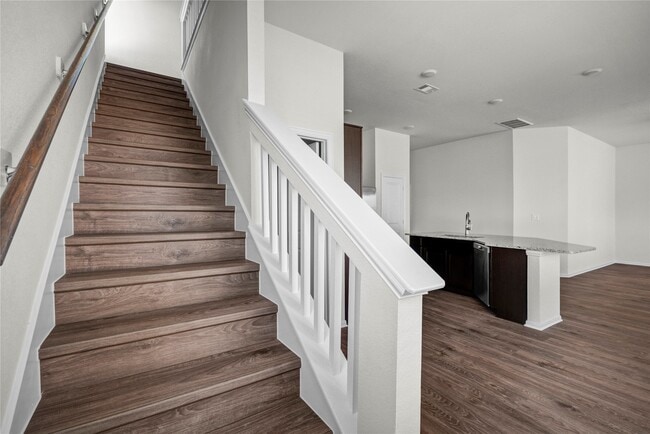 Building Photo - 416 Magnolia Ln