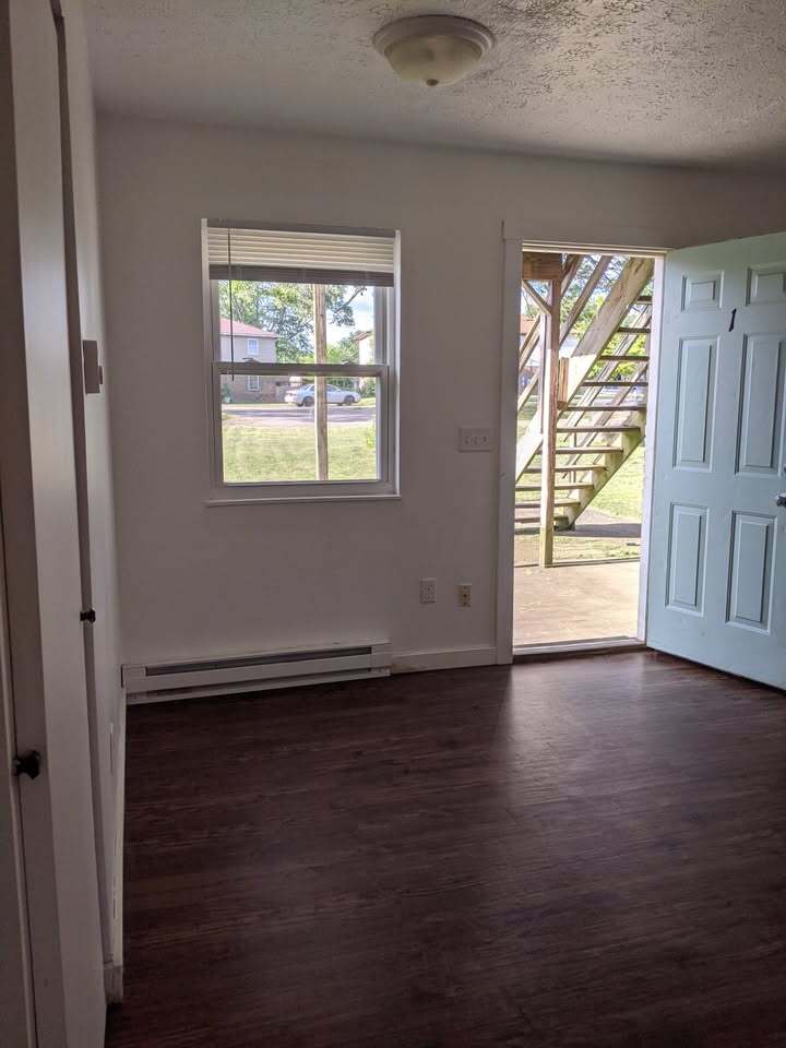 Back Entry - 1227 Hilltop Dr