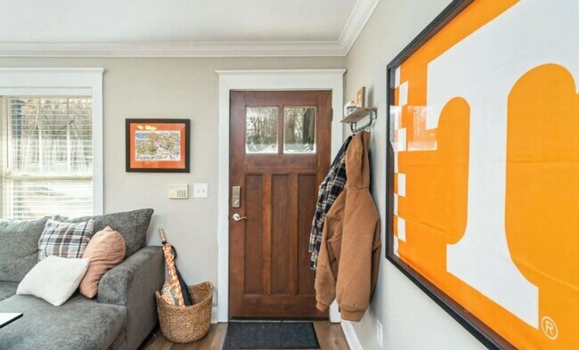 Building Photo - Two Bedrooms Available in this Three Bedroom Flat, Female Applicants!