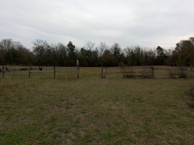 Building Photo - 480 Oak Ridge Club Rd