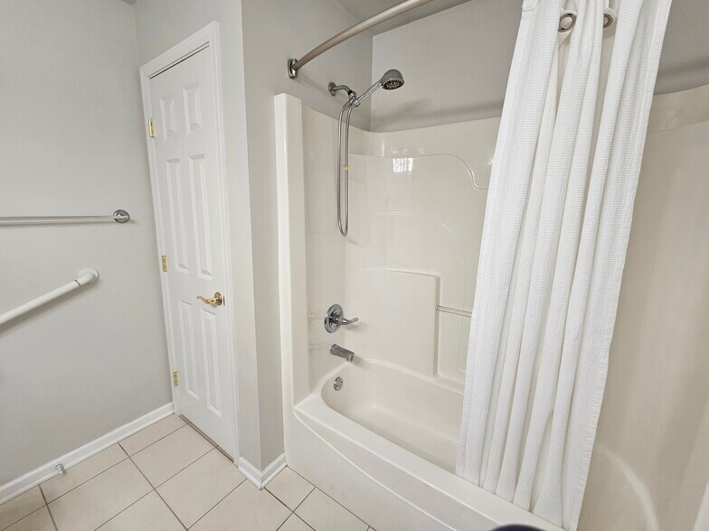 Building Photo - 607 Cambridge Ct