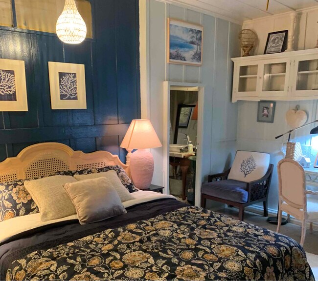 Building Photo - 214 Kuliouou Rd