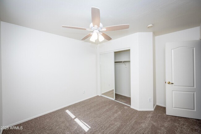 Building Photo - 3844 E Kings Ave