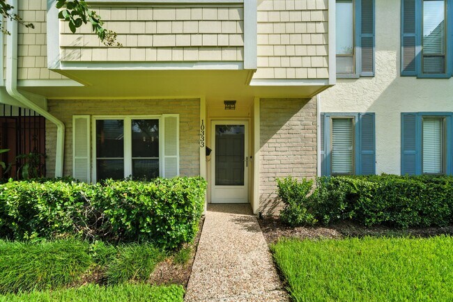 Building Photo - 10333 Longmont Dr