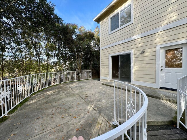 Building Photo - 3 Bedrooms, 2 1/2 Bathrooms, Serene Napa Setting