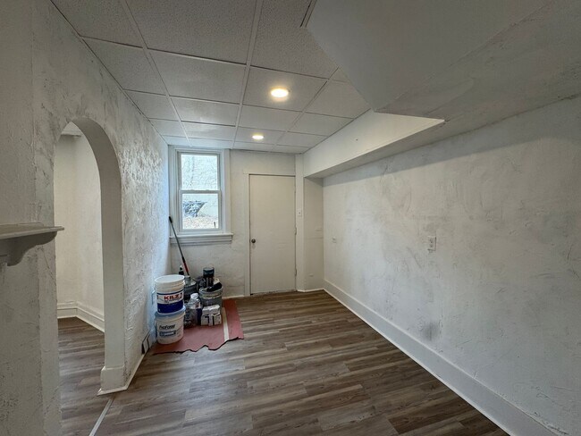 Building Photo - 211 Reifert St