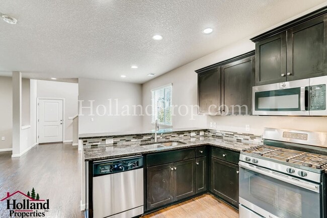 Building Photo - Charming 4-Bedroom Home Near Parks and Tra...