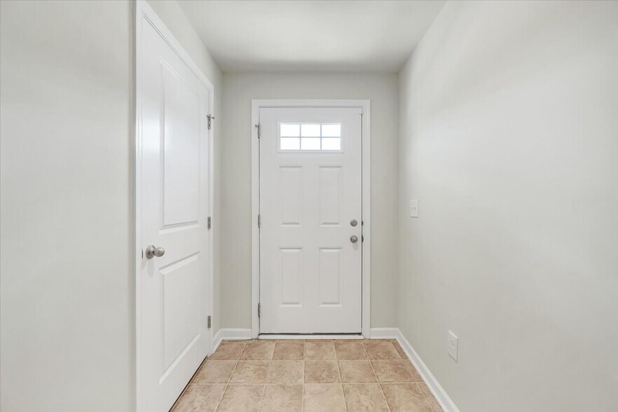 Building Photo - 5941 River Landing Dr