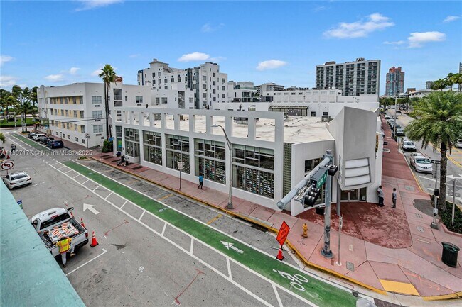 Building Photo - 701 Collins Ave