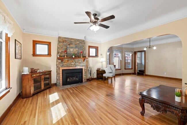 Building Photo - 206 W Waverly Pl