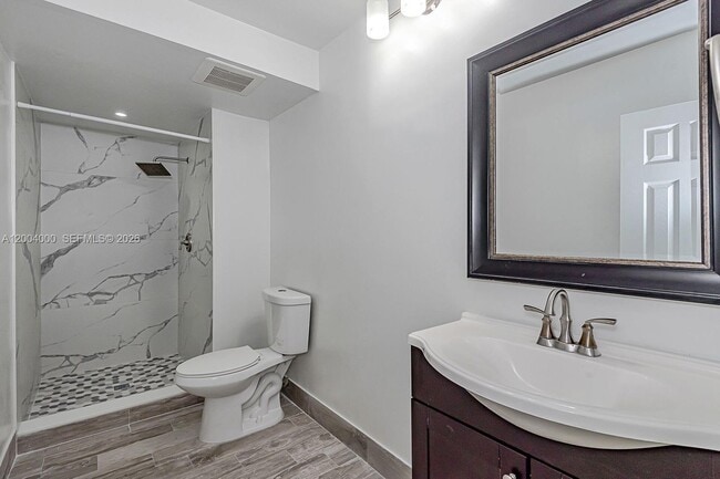 Building Photo - 740 NW 105th Pl